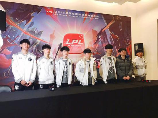 了球队在逆 了球队在逆